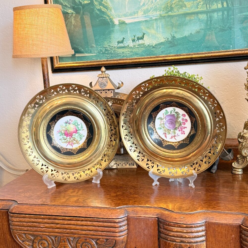 Vintage pair of Regency Bone China/Brass wall plates made in England - Picture 3 of 16